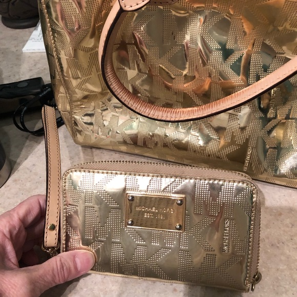 Michael Kors Rose Gold Metallic Satchel and wallet - Picture 5 of 6